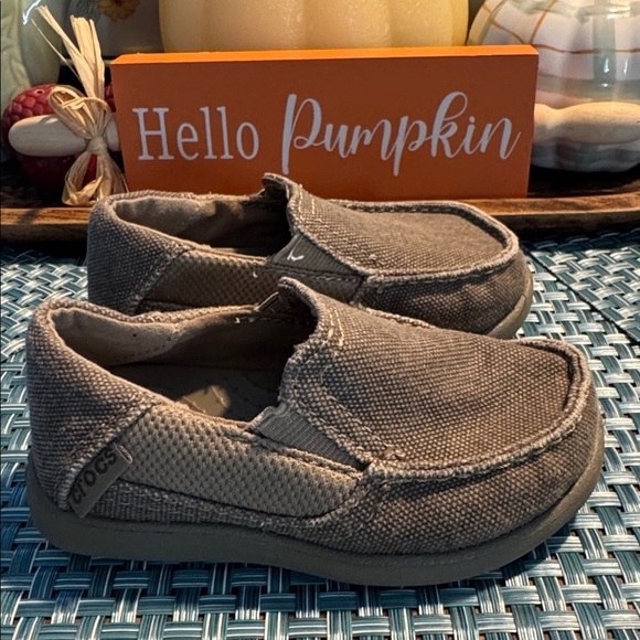 Crocs Kids Santa Cruz ll Slip-on Loafer - Picture 2 of 5